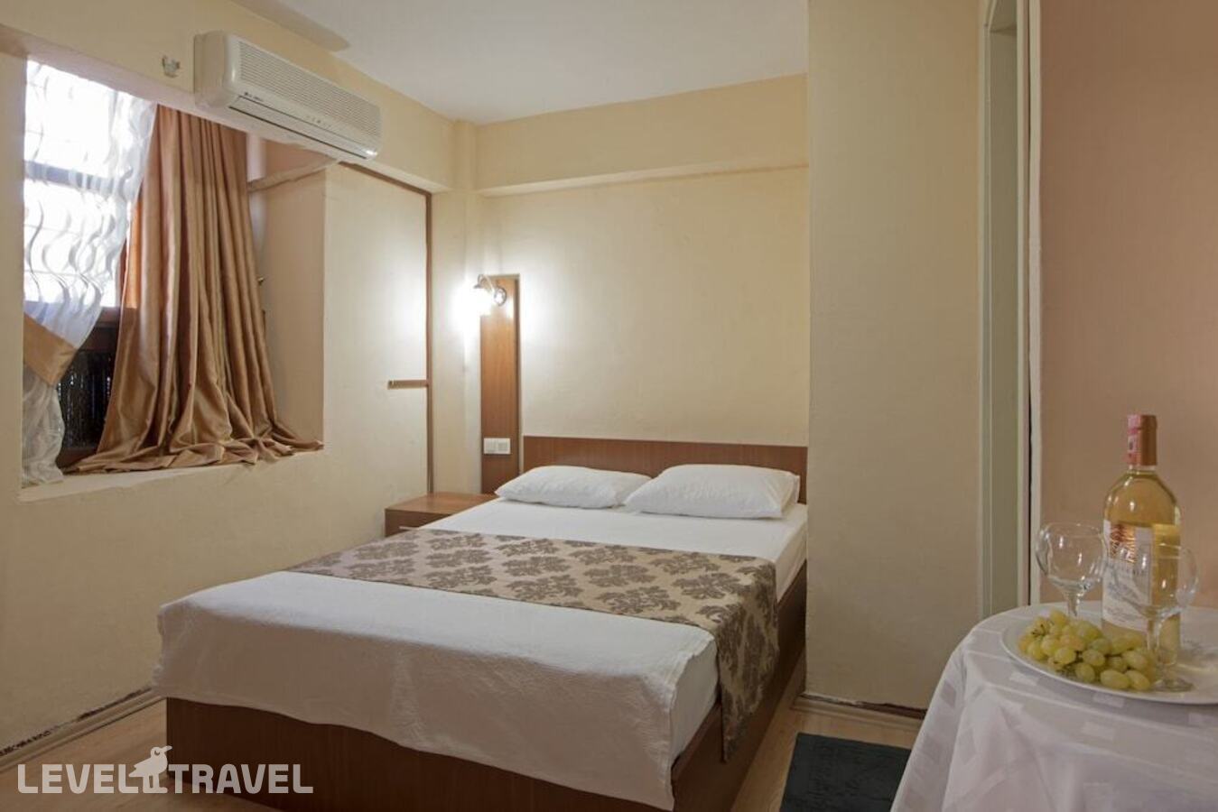 фотографии номера Экономичный на первом этаже отеля Konak Hotel Kaleici в Турция(Калеичи) - фото №1