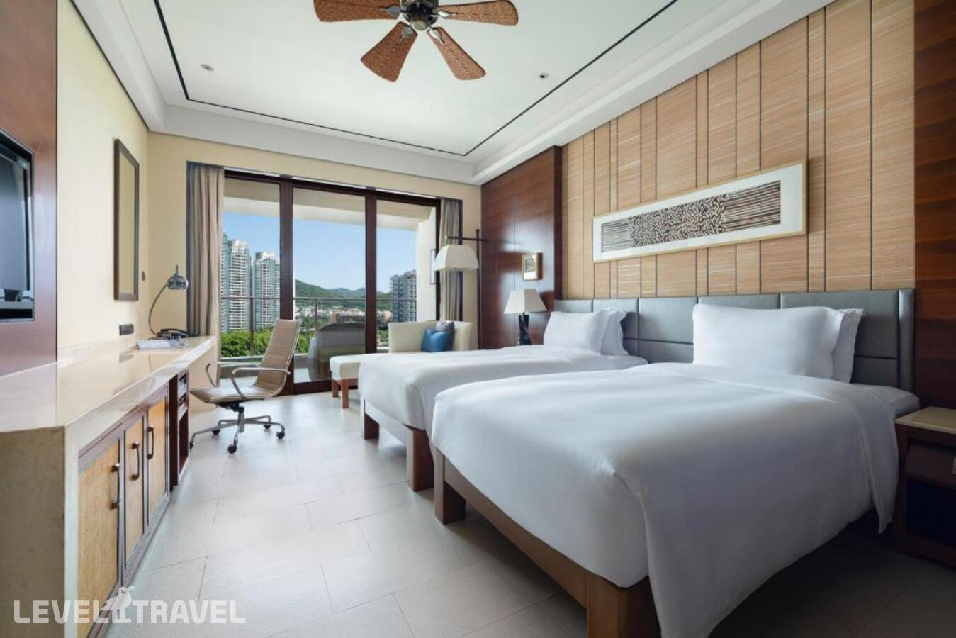 фотографии номера Стандартный с видом на залив (две кровати) отеля Crowne Plaza Sanya City Center в Китай(Санья) - фото №1