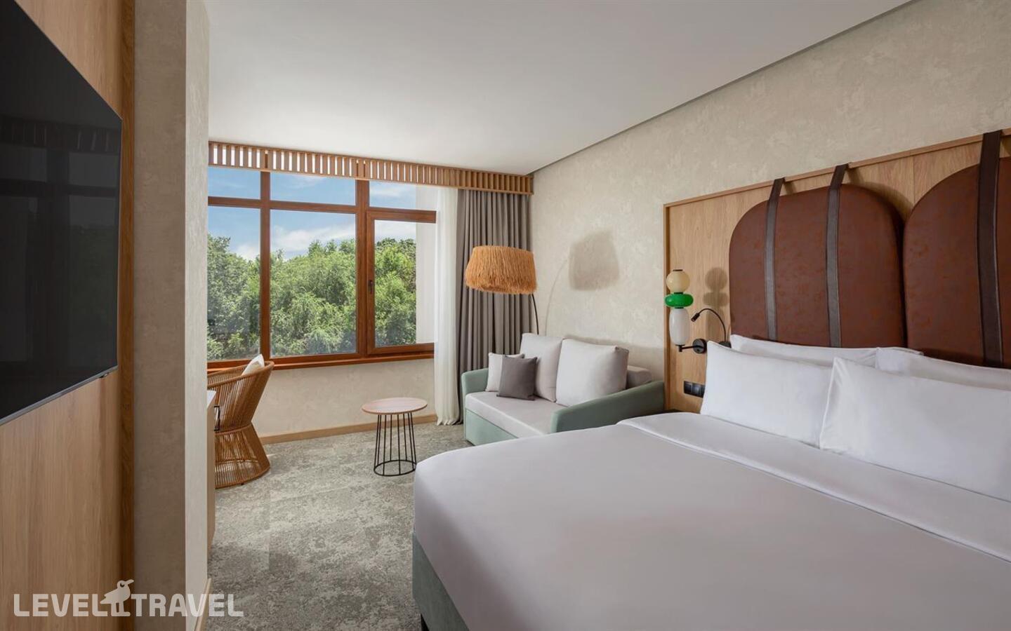 фотографии номера Премиум с видом на окрестности отеля Fюnf Luxury Resort & Spa Anapa Miracleo в Россия(Анапа) - фото №1