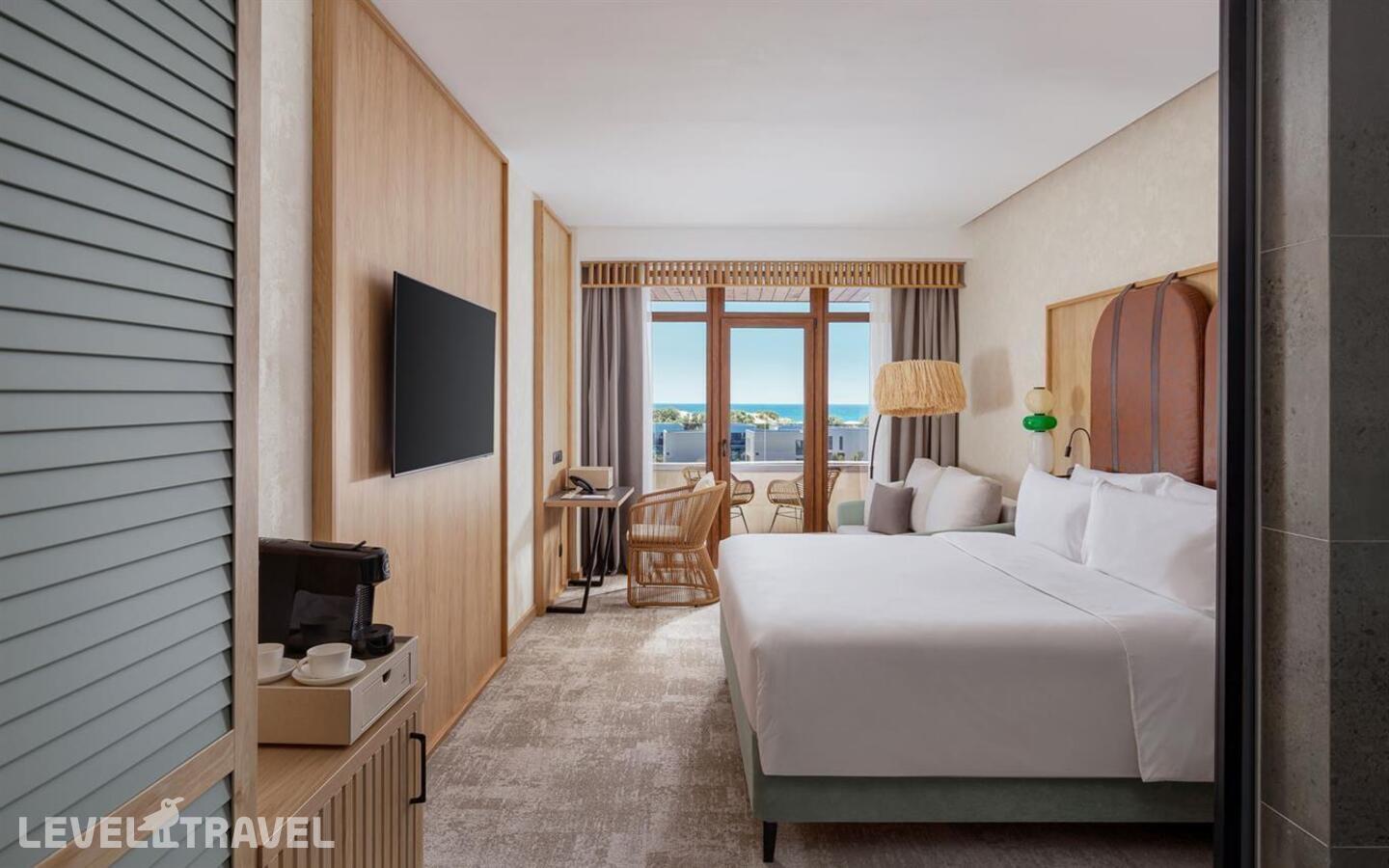 фотографии номера Делюкс с видом на море отеля Fюnf Luxury Resort & Spa Anapa Miracleo в Россия(Анапа) - фото №1