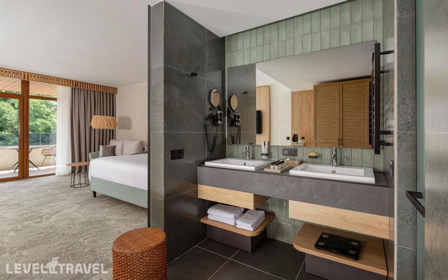 фотографии номера Делюкс премиум отеля Fюnf Luxury Resort & Spa Anapa Miracleo в Россия(Анапа) - фото №2