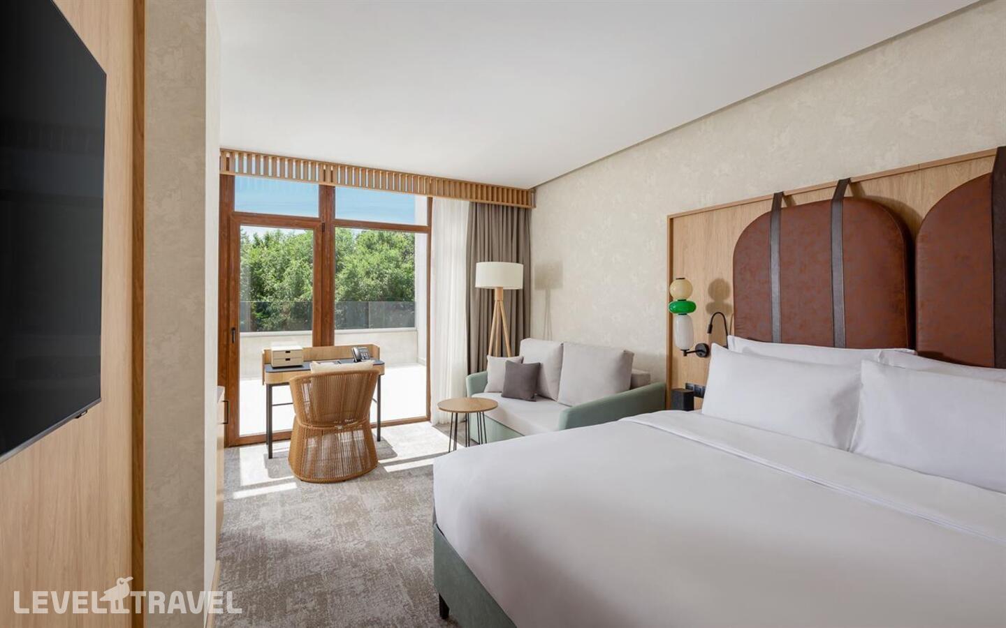 фотографии номера Премиум с террасой отеля Fюnf Luxury Resort & Spa Anapa Miracleo в Россия(Анапа) - фото №1