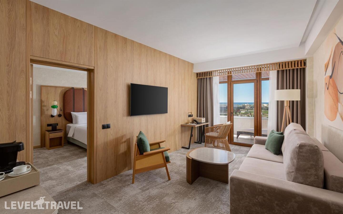 фотографии номера Люкс роскошный с видом на море отеля Fюnf Luxury Resort & Spa Anapa Miracleo в Россия(Анапа) - фото №2
