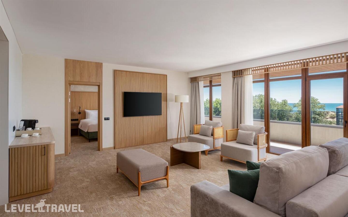 фотографии номера Люкс президентский с видом на море отеля Fюnf Luxury Resort & Spa Anapa Miracleo в Россия(Анапа) - фото №2