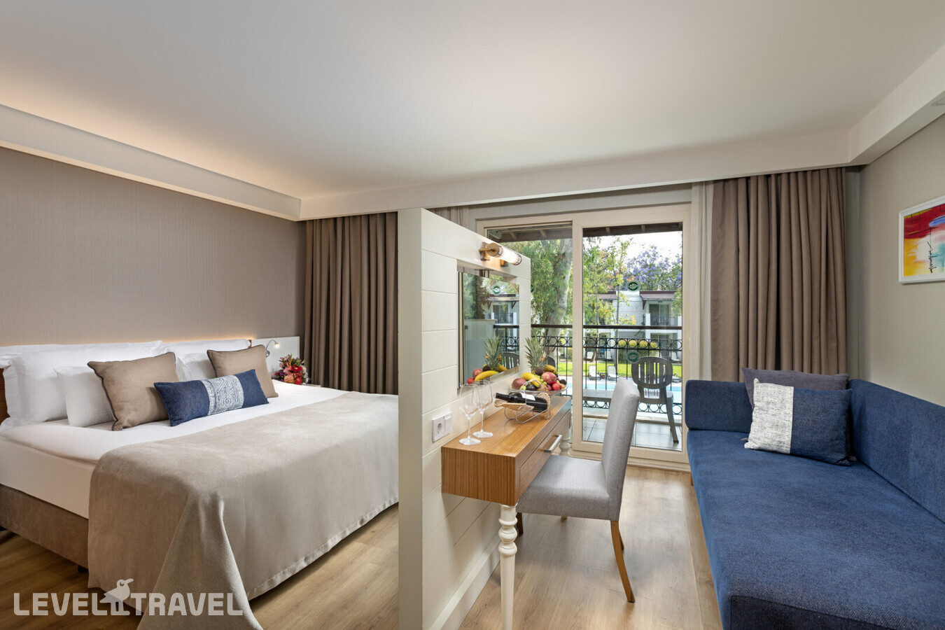 фотографии номера Трехместный делюкс отеля Sherwood Exclusive Kemer (Ex. Sherwood Club Kemer) в Турция(Гёйнюк) - фото №1