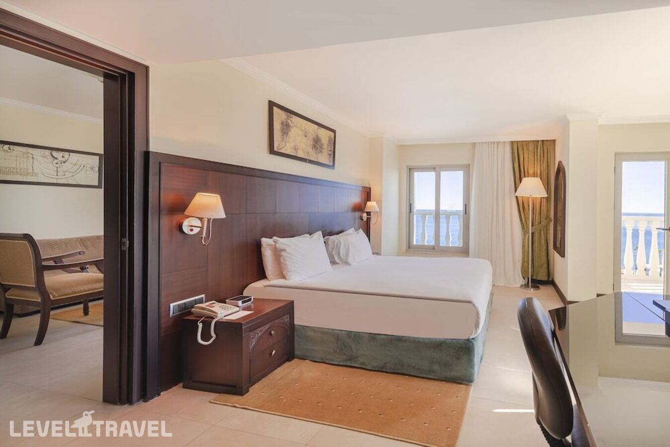 фотографии номера Люкс с видом на море (для курящих) отеля Crowne Plaza Antalya Hotel в Турция(Коньяалты) - фото №1