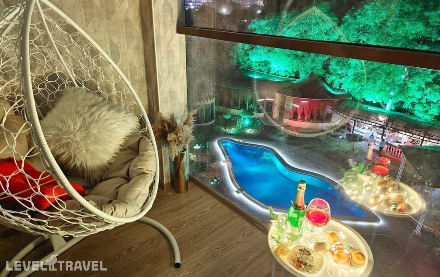 фотографии номера Четырехместный полулюкс панорамный отеля Эргес Отель в Россия(Анапа-центр) - фото №5