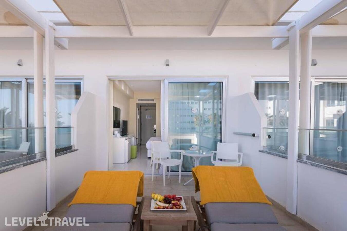 фотографии номера Стандартный с частичным видом на море отеля Tasia Maris Beach Hotel в Кипр(Айа-Напа) - фото №14