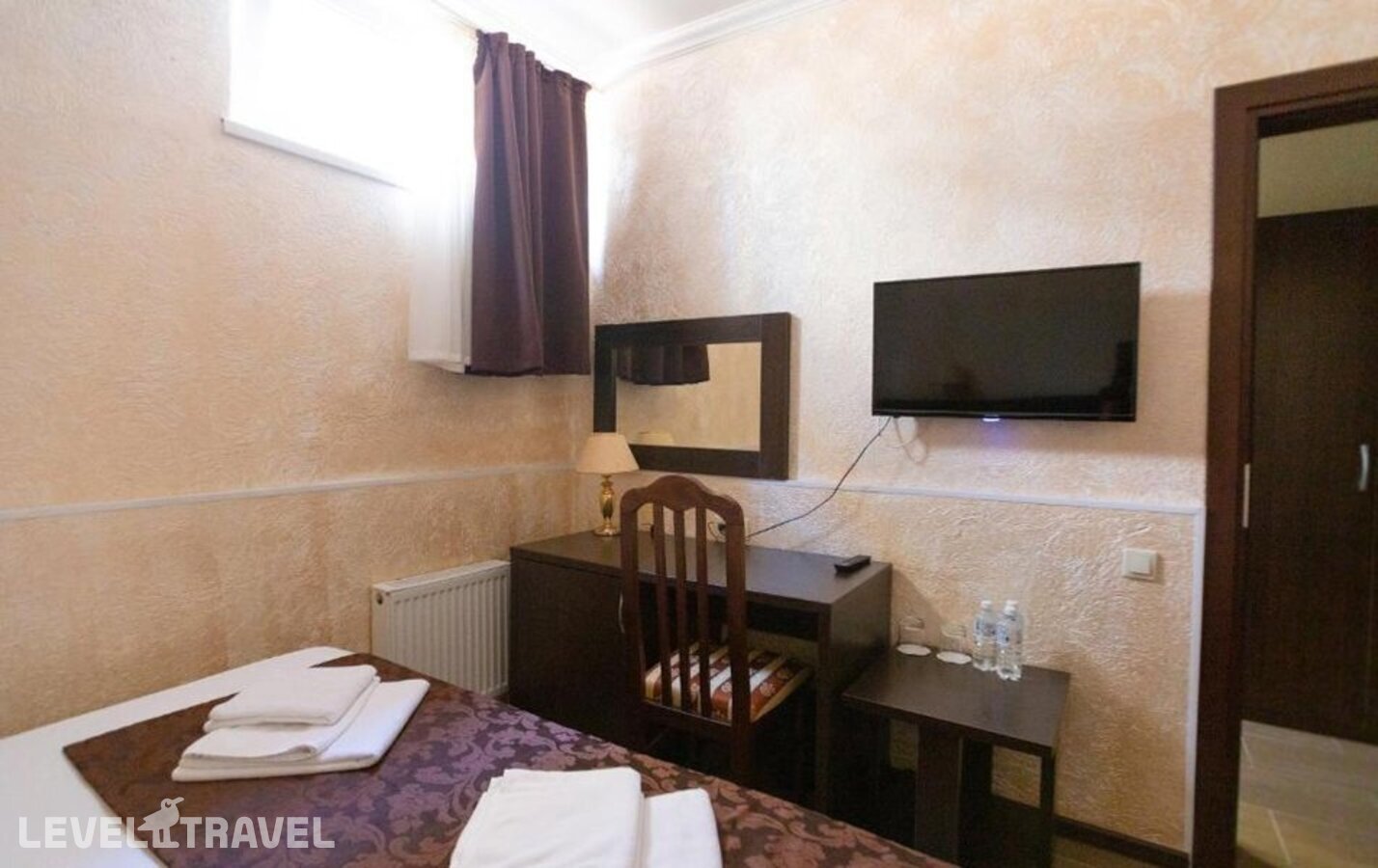 фотографии номера Семейный (цокольный этаж) отеля Оскар Отель (Oskar Hotel) в Россия(Геленджик) - фото №2