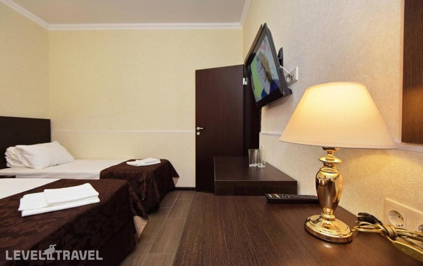 фотографии номера Семейный (цокольный этаж) отеля Оскар Отель (Oskar Hotel) в Россия(Геленджик) - фото №5