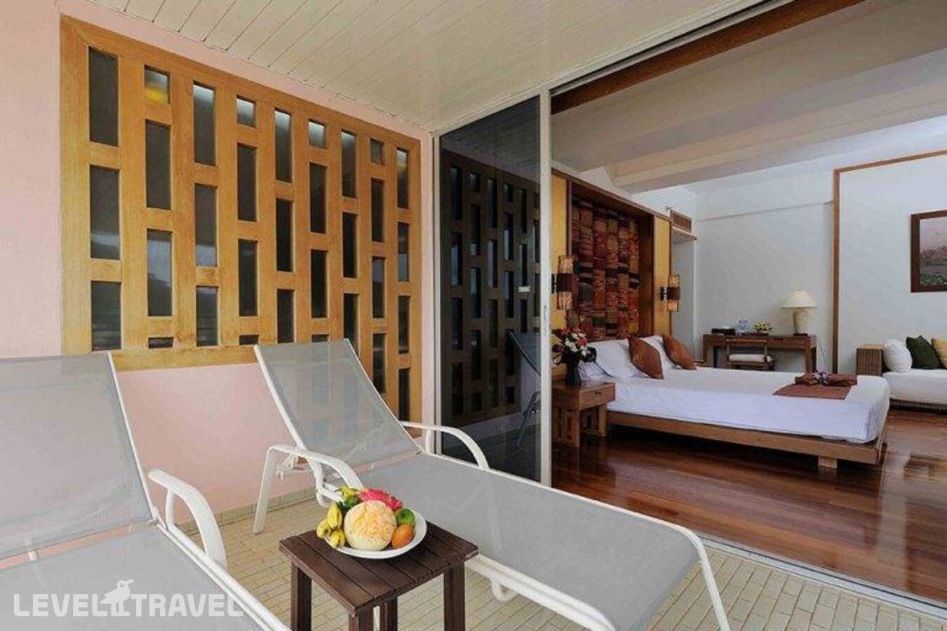 фотографии номера Полулюкс отеля The Royal Paradise Hotel & Spa в Таиланд(Патонг Бич) - фото №4