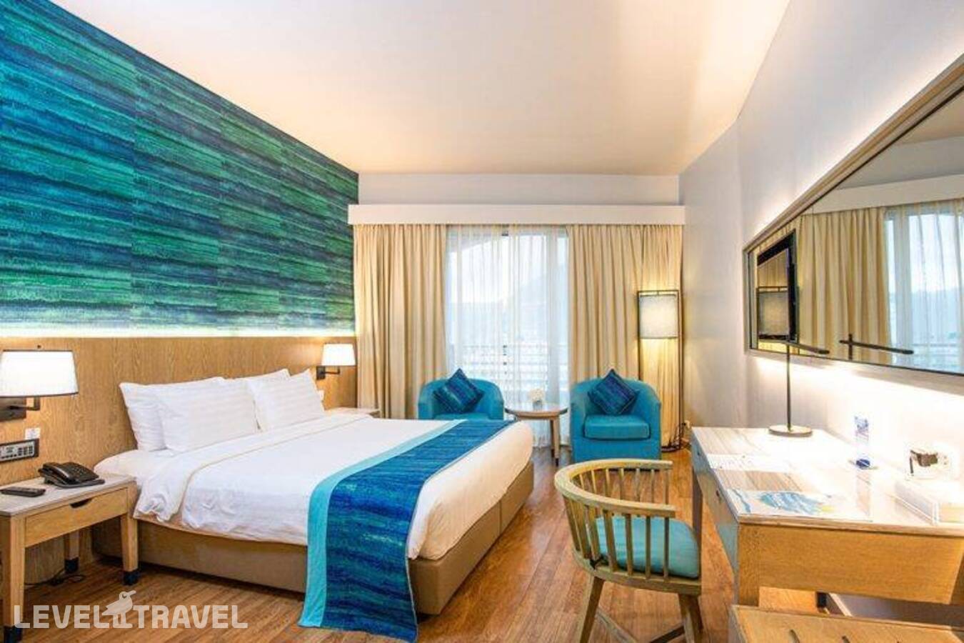 фотографии номера Делюкс с видом на бассейн отеля The Royal Paradise Hotel & Spa в Таиланд(Патонг Бич) - фото №6