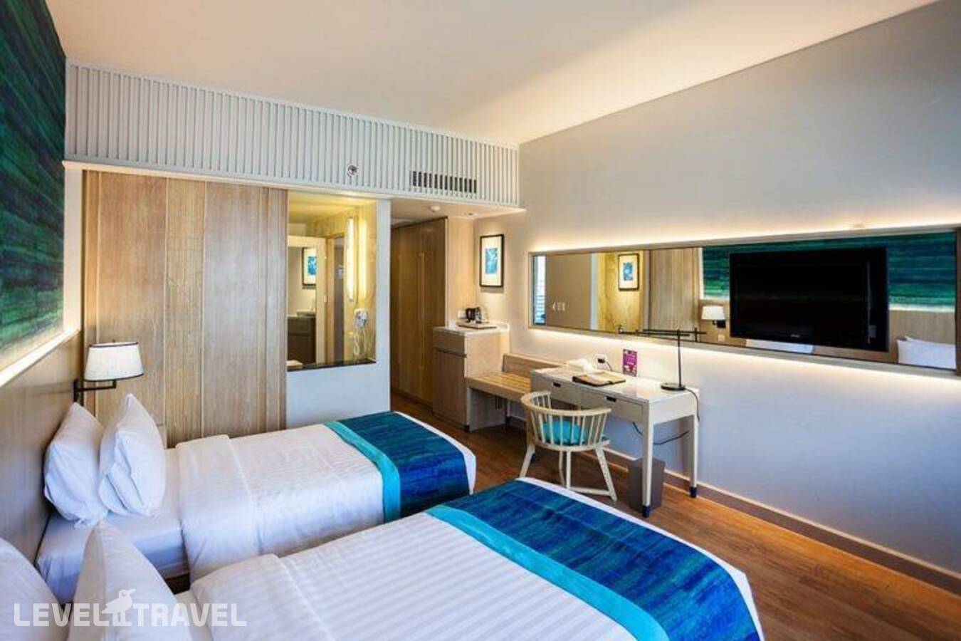 фотографии номера Делюкс с частичным видом на море отеля The Royal Paradise Hotel & Spa в Таиланд(Патонг Бич) - фото №5