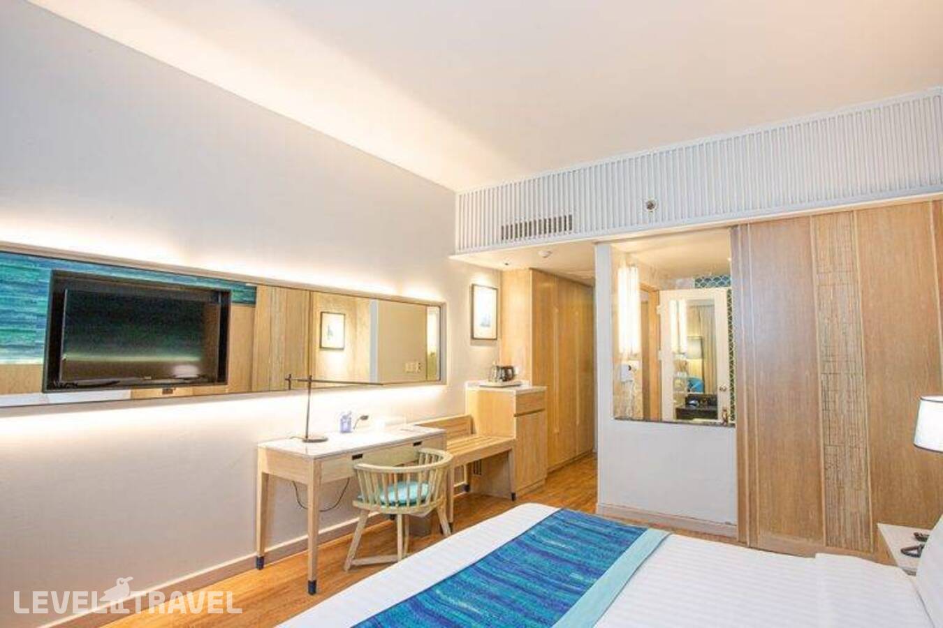 фотографии номера Делюкс с частичным видом на море отеля The Royal Paradise Hotel & Spa в Таиланд(Патонг Бич) - фото №8