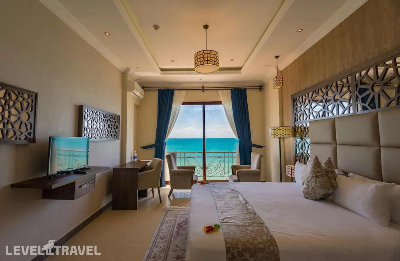 фотографии номера Люкс Grand c 1 комнатой oceanfront отеля Golden Tulip Zanzibar Resort в Танзания(Кибвени) - фото №12