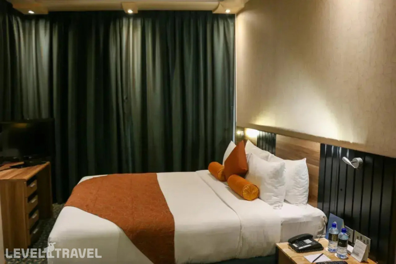 фотографии номера Двухместный люкс Crystal c 1 комнатой двуспальная кровать отеля Elite Crystal Hotel в Бахрейн(Манама) - фото №1