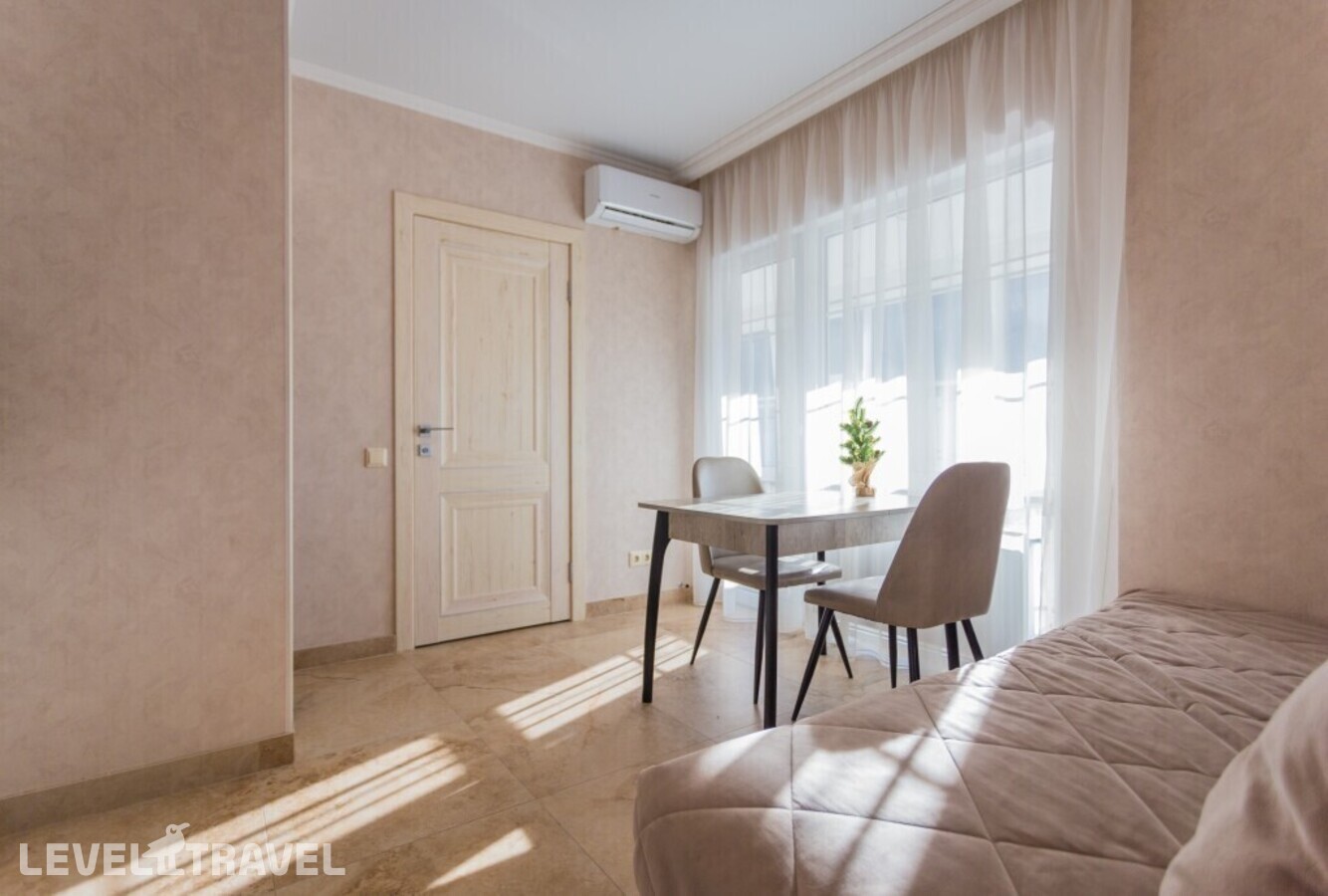 фотографии номера Четырёхместные апартаменты Luxury с лоджией с 2 комнатами с видом на горы отеля Апарт-отель Гости в Россия(Красная Поляна) - фото №9