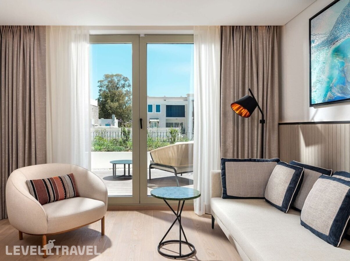 фотографии номера Улучшенный с балконом отеля Radisson Collection Bodrum в Турция(Акьярлар) - фото №4