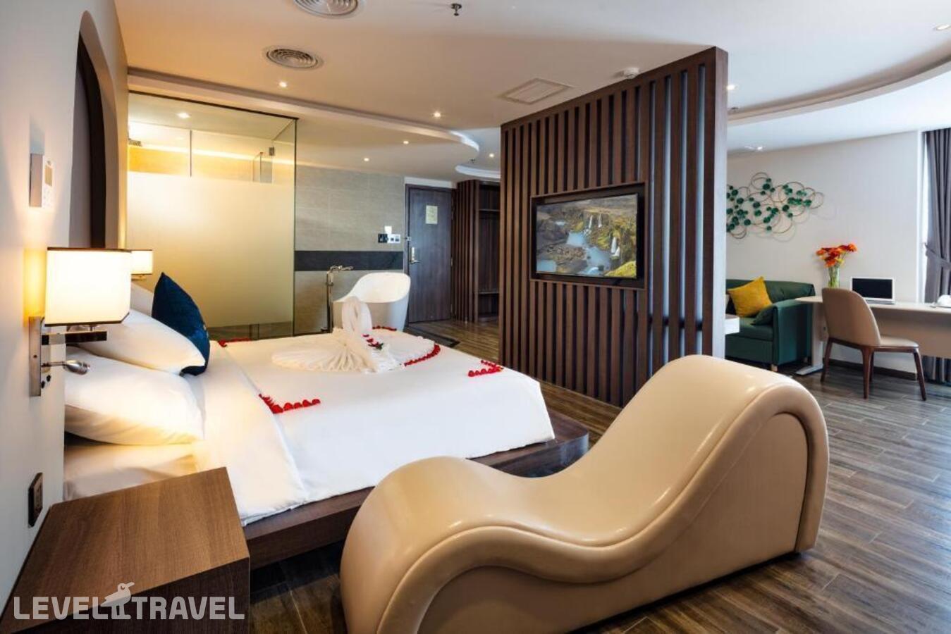 фотографии номера Люкс с видом на город отеля Amber Hotel в Вьетнам(Нячанг) - фото №3