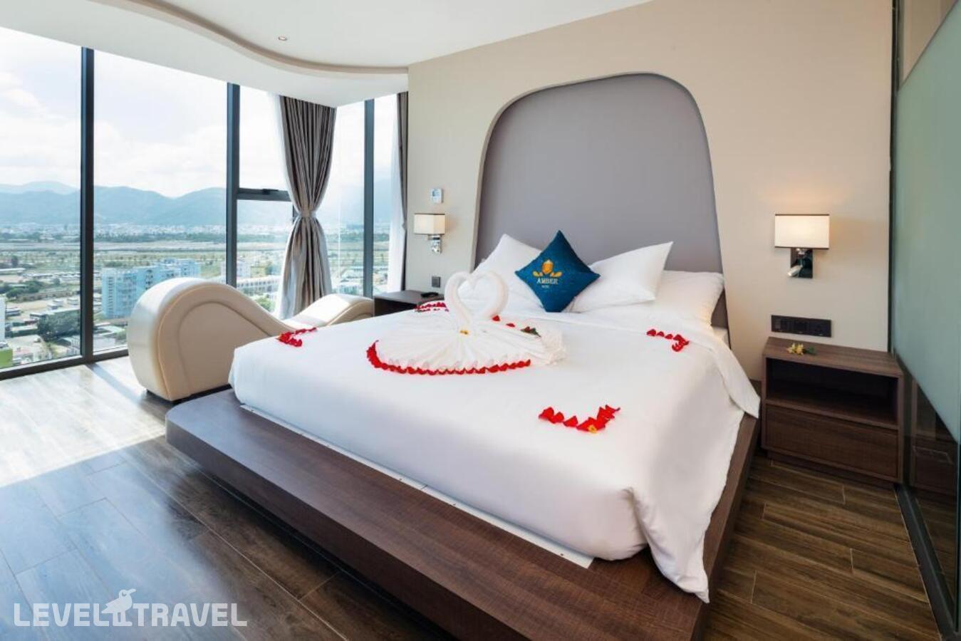 фотографии номера Люкс с видом на город отеля Amber Hotel в Вьетнам(Нячанг) - фото №2