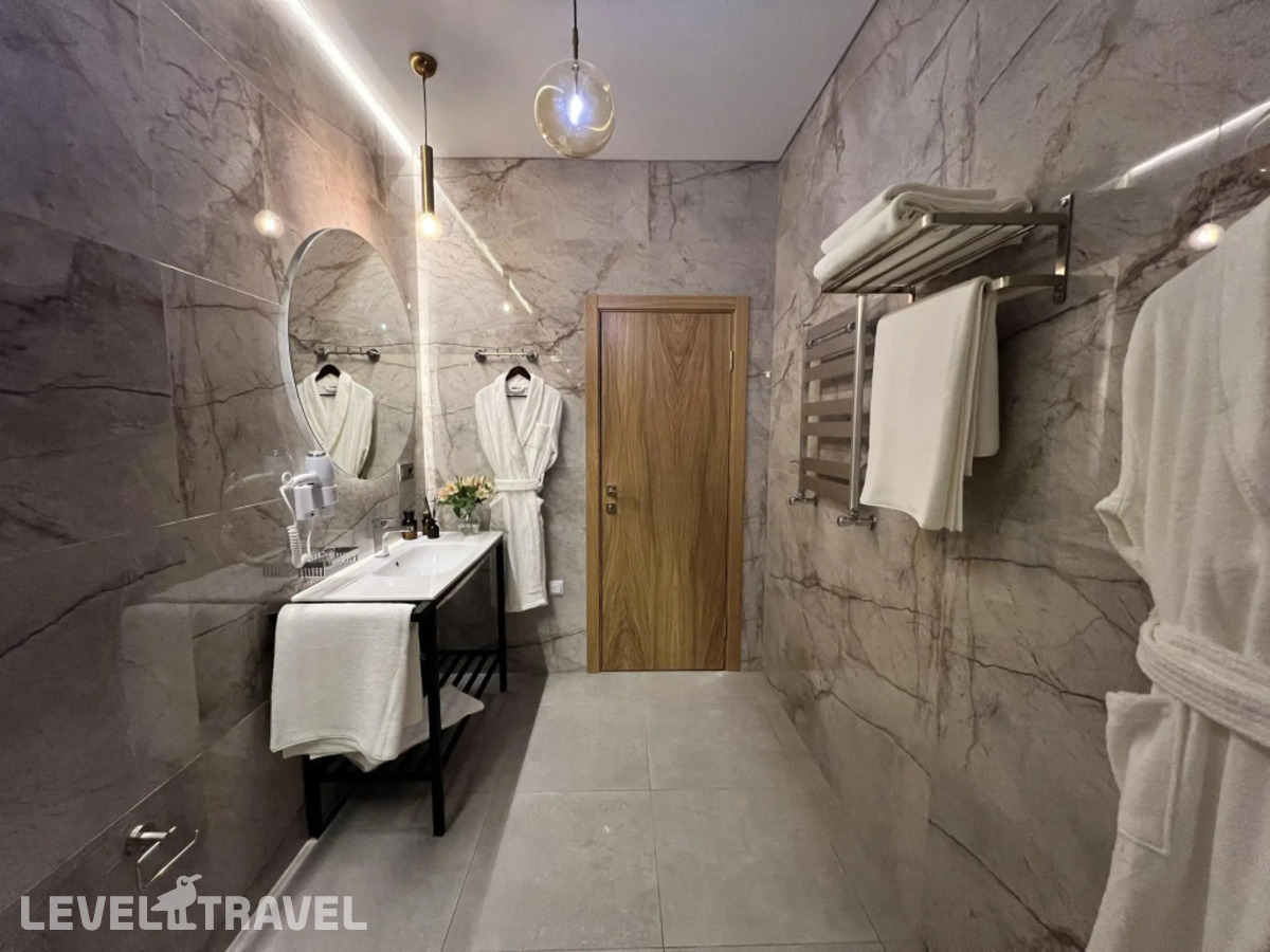 фотографии номера Полулюкс с балконом отеля Ashamta Hotel & Spa Afon в Абхазия(Новый Афон) - фото №4