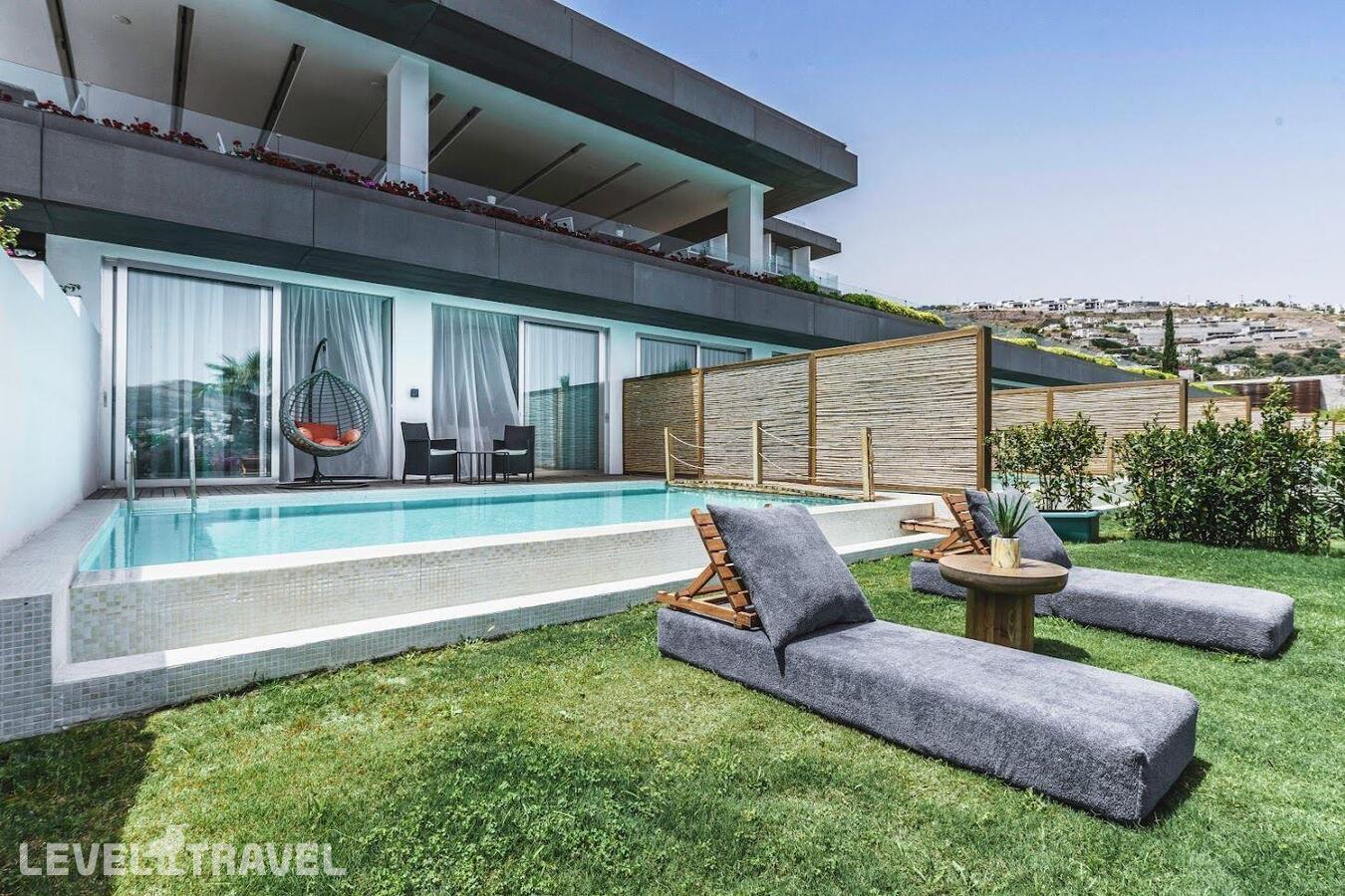 фотографии номера Представительский люкс (1 спальня) отеля Cape Beach Resort Bodrum в Турция(Гюндоган) - фото №1