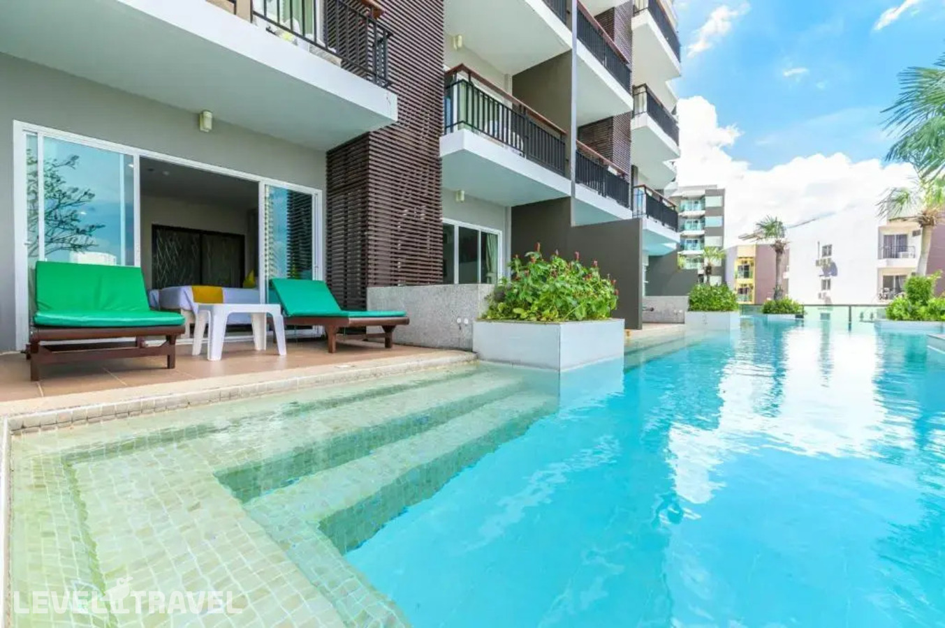 фотографии номера Двухместный номер Deluxe Pool Access двуспальная кровать отеля Andakira Hotel в Таиланд(Патонг Бич) - фото №5