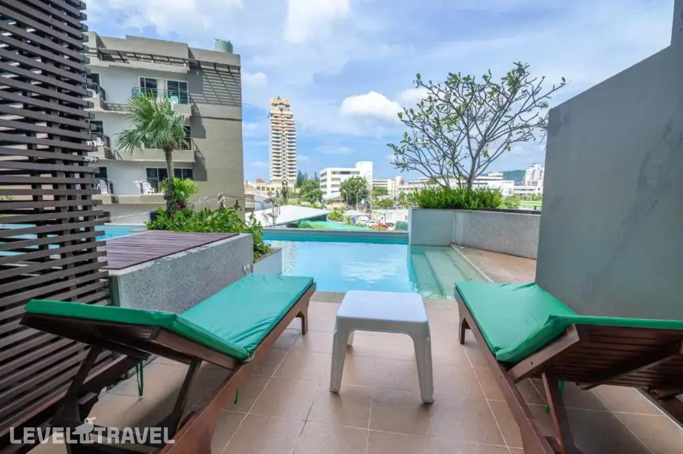 фотографии номера Двухместный номер Deluxe Pool Access двуспальная кровать отеля Andakira Hotel в Таиланд(Патонг Бич) - фото №2