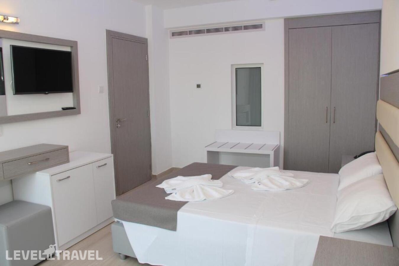 фотографии номера Стандартный (две односпальные кровати) отеля Captain Pier Hotel Apartments в Кипр(Пернера) - фото №4