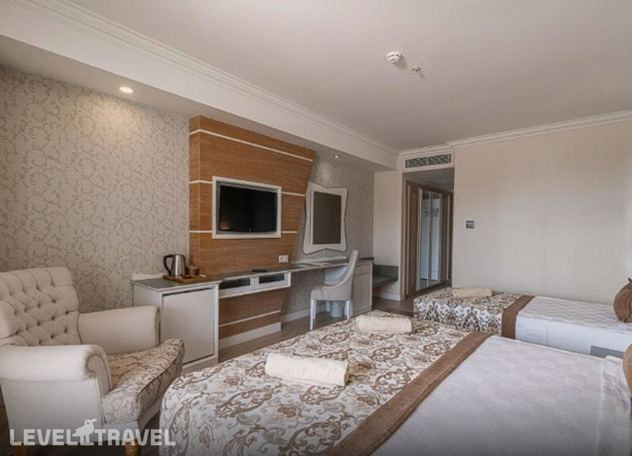 фотографии номера Трехместный номер отеля Crystal Sunset Pearl Collection в Турция(Сиде - центр) - фото №2