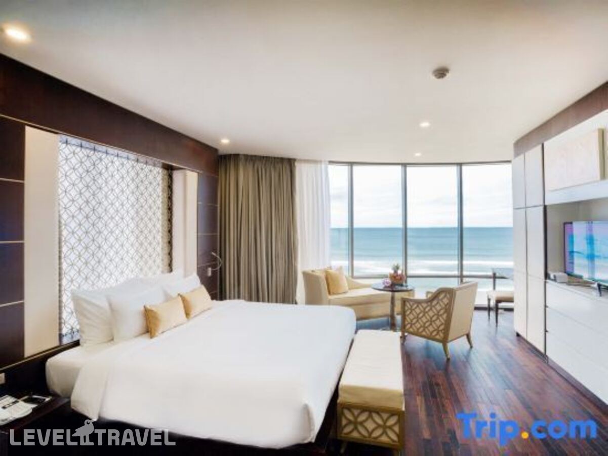 фотографии номера Люкс Премьер отеля Holiday Beach Hotel Danang в Вьетнам(Дананг) - фото №1