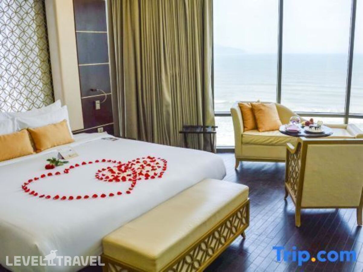 фотографии номера Люкс Премьер отеля Holiday Beach Hotel Danang в Вьетнам(Дананг) - фото №3