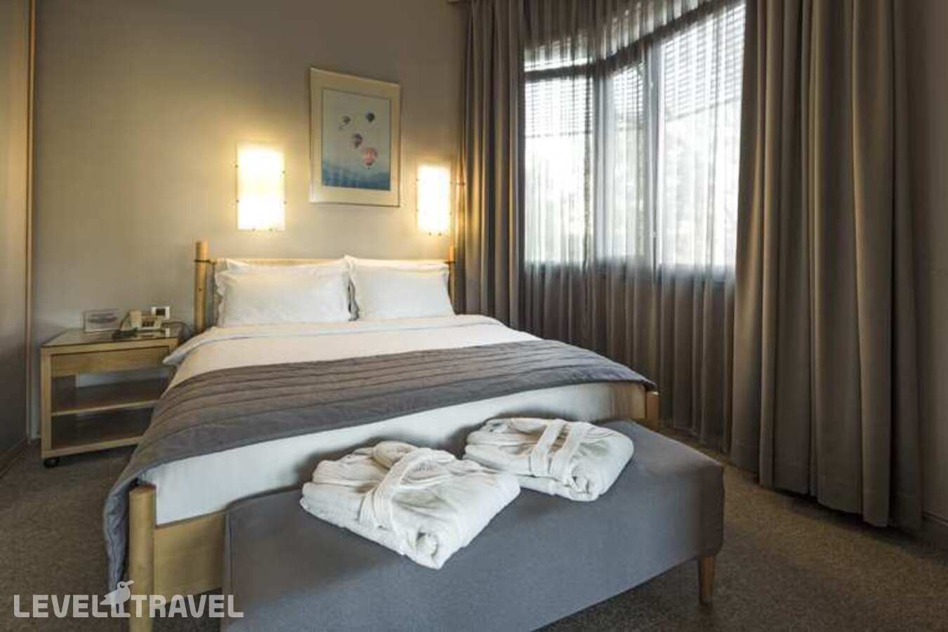 фотографии номера Люкс Avenue с видом на парк Taksim Gezi отеля Taxim Suites Hotel в Турция(Бейоглу) - фото №1
