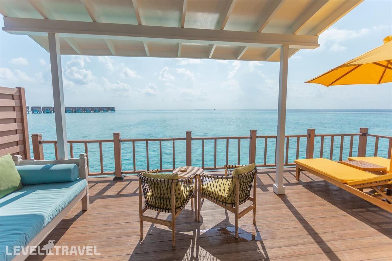 фотографии номера Вилла на воде Sunrise отеля Dhigufaru Island Resort в Мальдивы(Баа Атолл) - фото №3