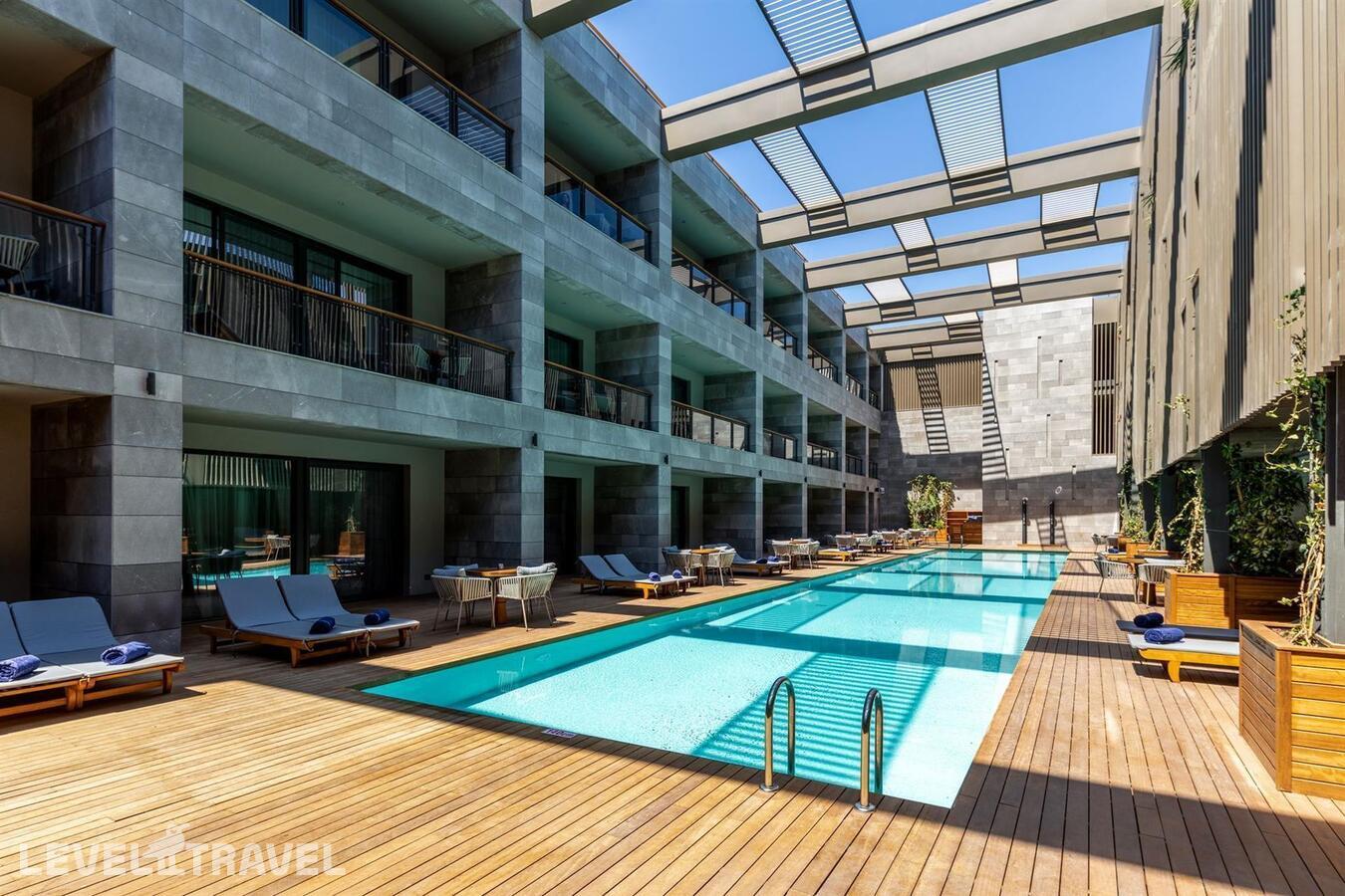 фотографии номера Улучшенный Swim Up с видом на окрестности отеля Kaya Palazzo Resort & Residence Le Chic Bodrum в Турция(Гюмбет) - фото №4