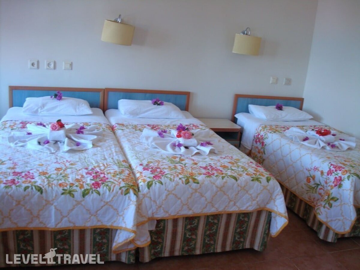фотографии номера Семейный номер отеля Neptun Hotel в Турция(Сиде - центр) - фото №1