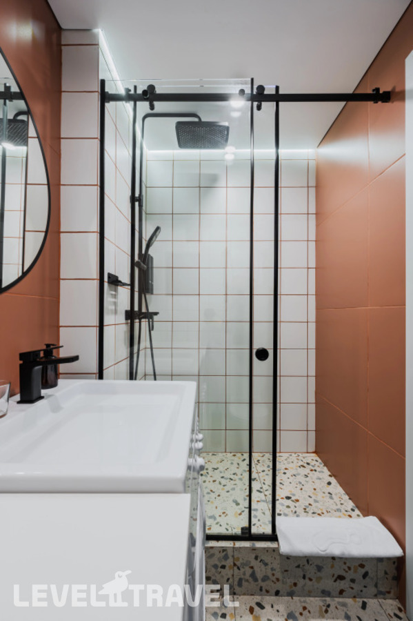 фотографии номера Двухместный номер Classic с видом на город 2 отдельные кровати отеля Freedom в Россия(Екатеринбург) - фото №11