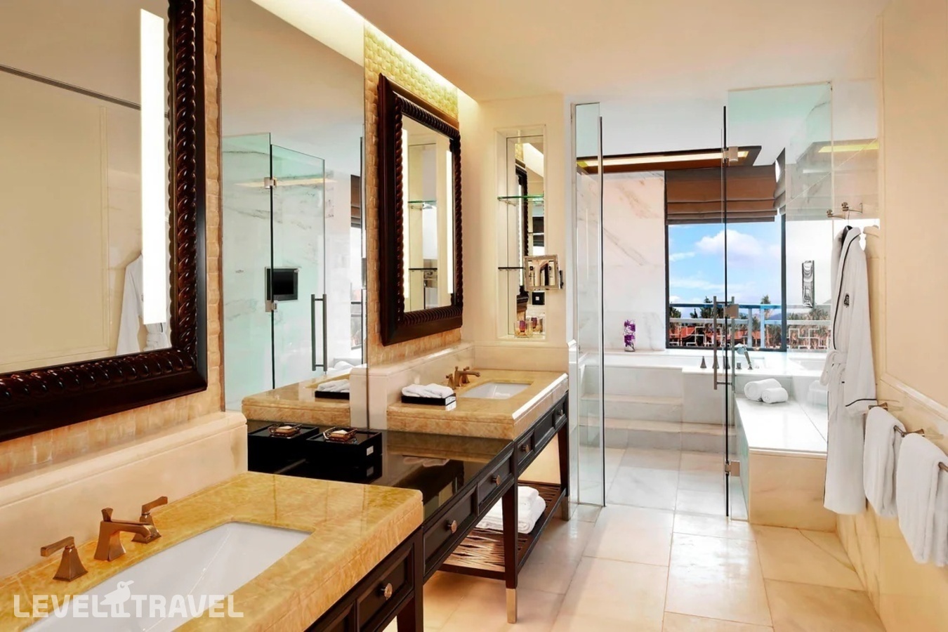 фотографии номера Стандартный с видом на бассейн отеля The St. Regis Sanya Yalong Bay в Китай(Ялонг Бэй) - фото №4