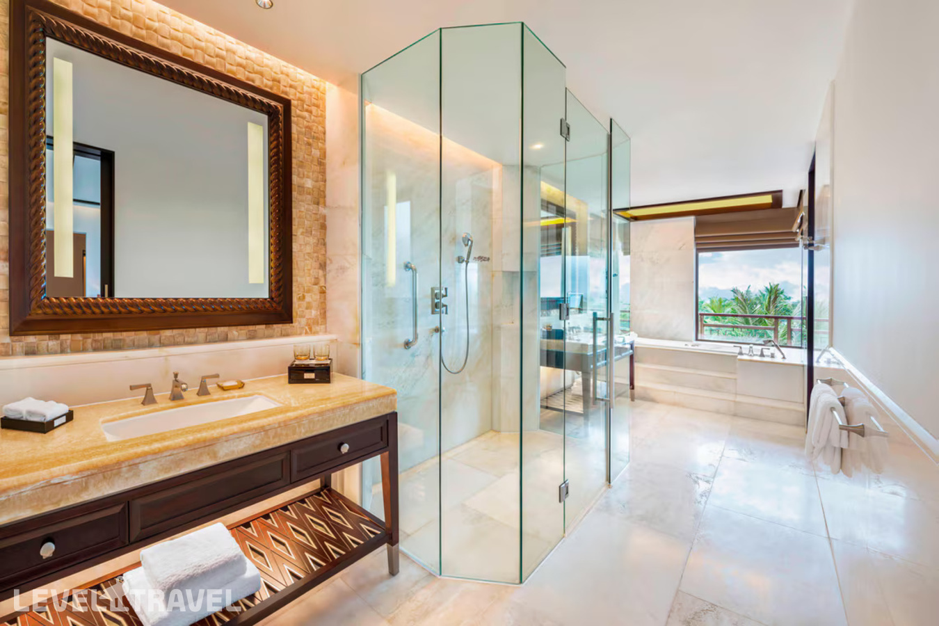 фотографии номера Стандартный с видом на бассейн отеля The St. Regis Sanya Yalong Bay в Китай(Ялонг Бэй) - фото №3
