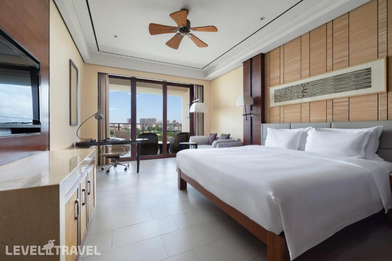 фотографии номера Стандартный с видом на залив (для курящих) отеля Crowne Plaza Sanya City Center в Китай(Санья) - фото №1