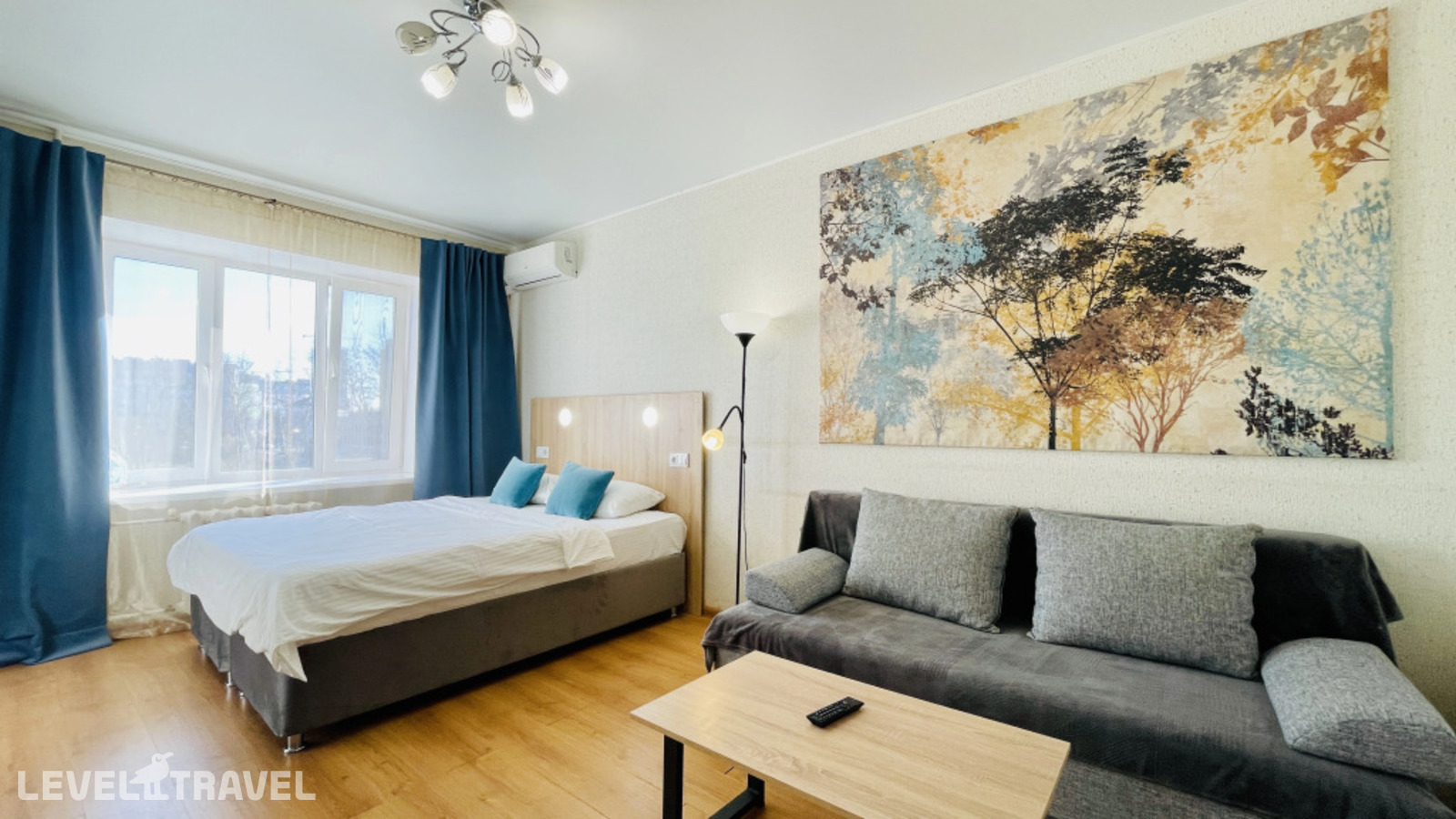 фотографии номера Двухместные апартаменты Comfort с балконом двуспальная кровать отеля Волшебный край на улице Менделеева в Россия(Уфа) - фото №7