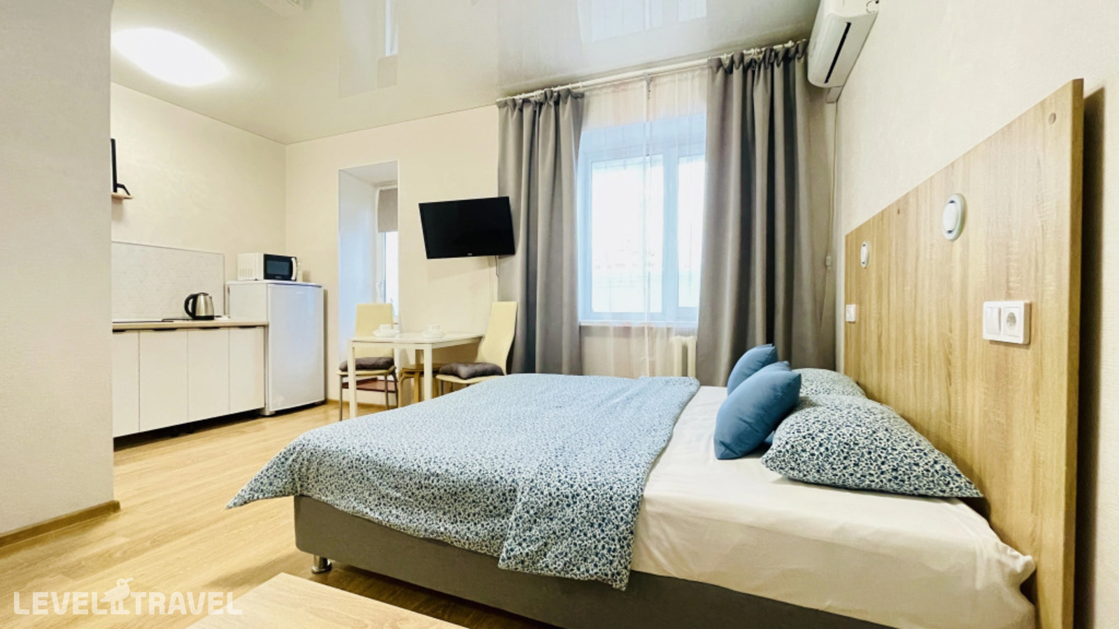 фотографии номера Двухместные апартаменты Comfort с балконом двуспальная кровать отеля Волшебный край на улице Менделеева в Россия(Уфа) - фото №3