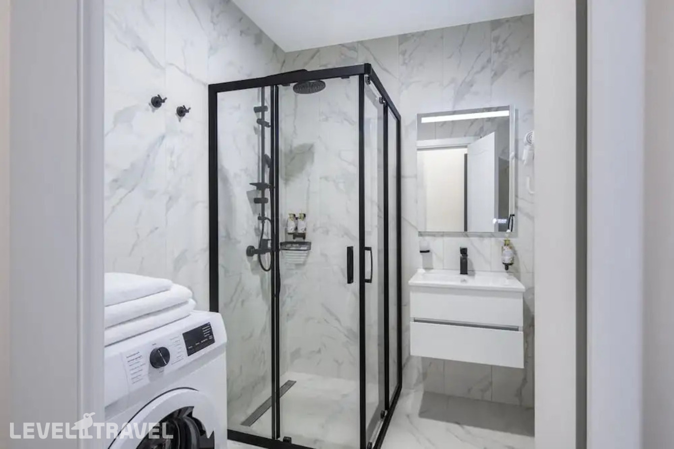 фотографии номера Люкс (2 комнаты) отеля Steps Batumi Hotel & Suites в Грузия(Батуми) - фото №1