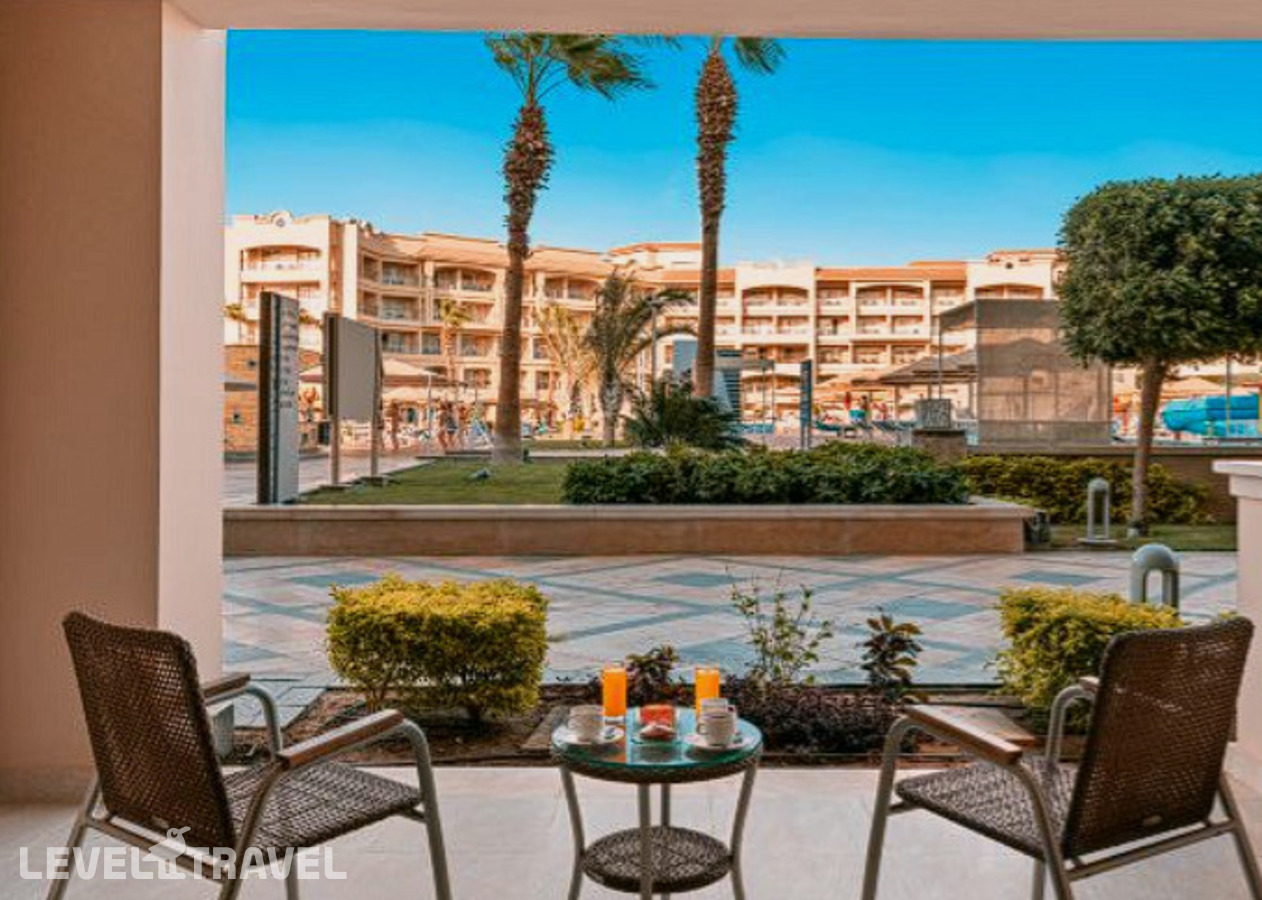фотографии номера Семейный делюкс с частичным видом на море отеля Pickalbatros White Beach Resort в Египет(Хургада (город)) - фото №4