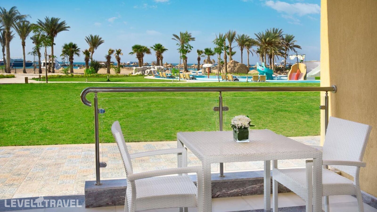 фотографии номера Премиум с видом на сад (две односпальные кровати) отеля Hilton Hurghada Plaza в Египет(Хургада (город)) - фото №4