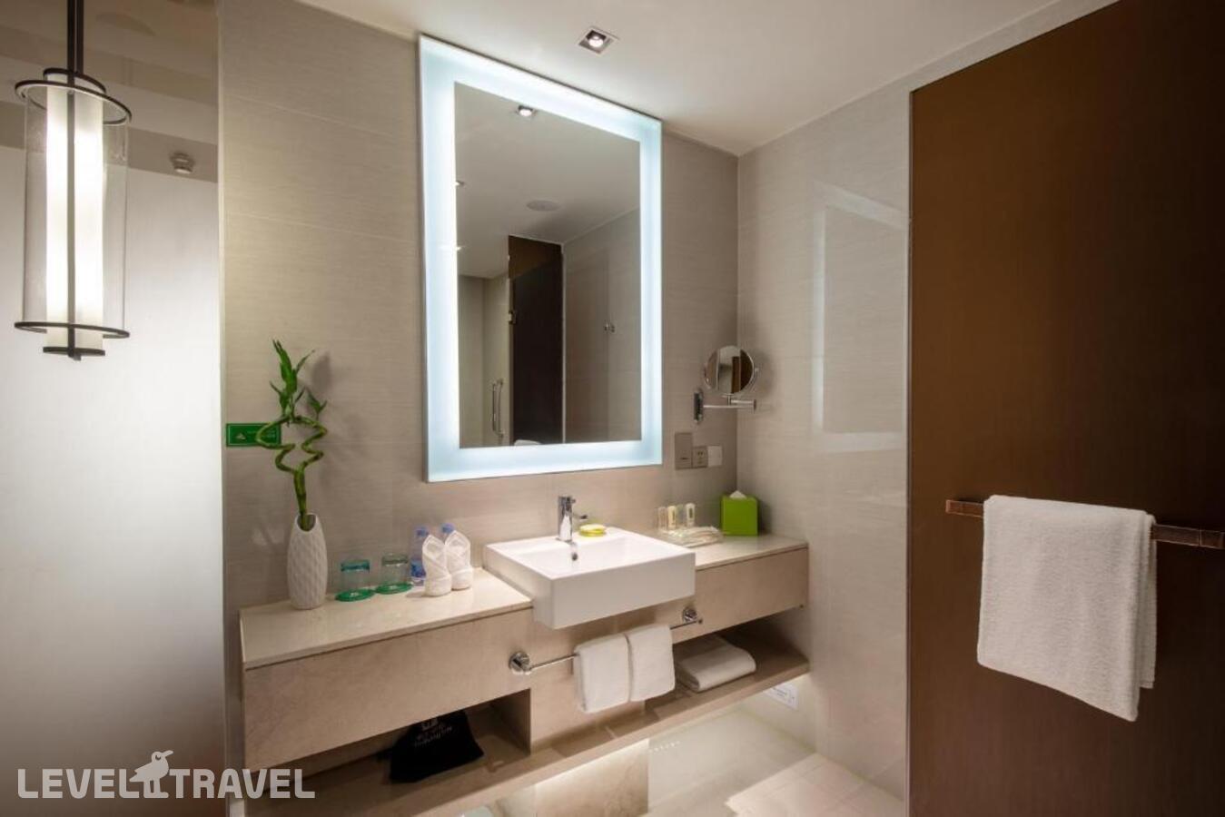 фотографии номера Улучшенный номер отеля Holiday Inn Guangzhou Science City, An Ihg Hotel в Китай(Гуанчжоу) - фото №1