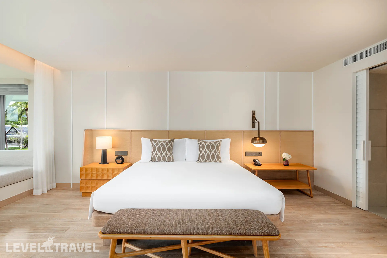 фотографии номера Люкс пляжный отеля Saii Laguna Phuket (Ex. Outrigger Laguna Phuket Beach Resort) в Таиланд(Банг Тао Бич) - фото №3