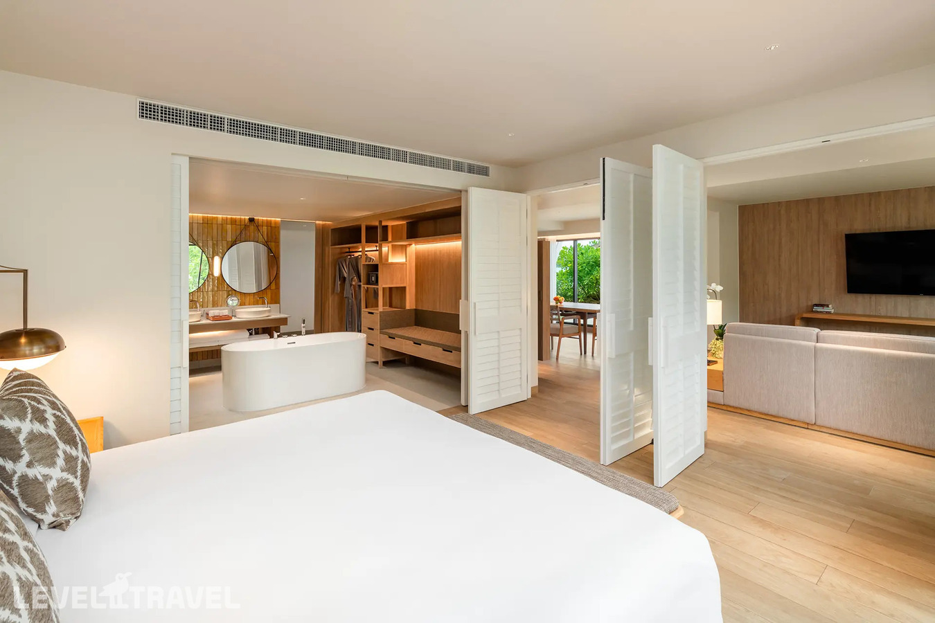 фотографии номера Люкс пляжный отеля Saii Laguna Phuket (Ex. Outrigger Laguna Phuket Beach Resort) в Таиланд(Банг Тао Бич) - фото №6