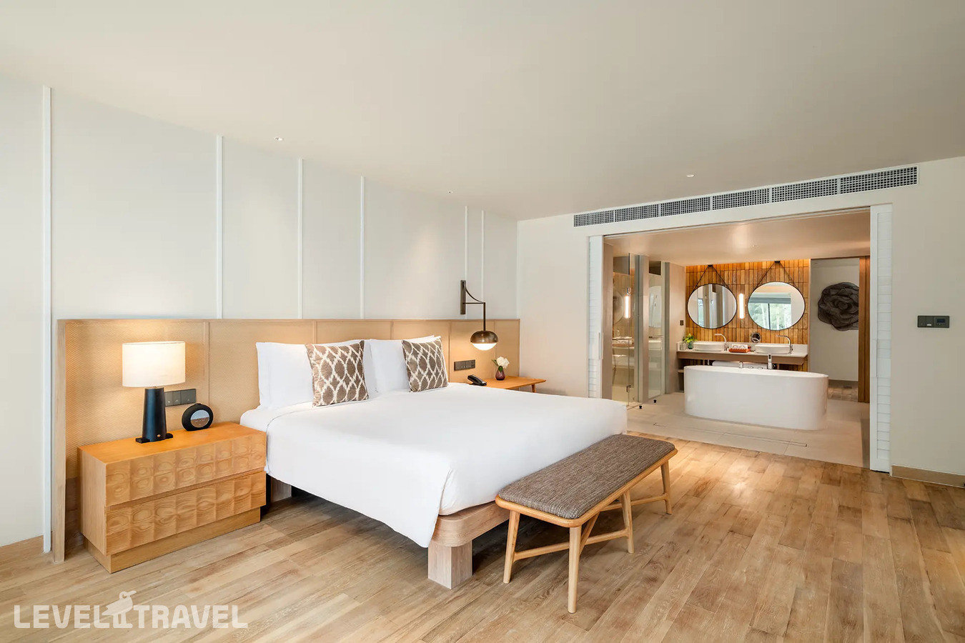 фотографии номера Люкс пляжный отеля Saii Laguna Phuket (Ex. Outrigger Laguna Phuket Beach Resort) в Таиланд(Банг Тао Бич) - фото №12