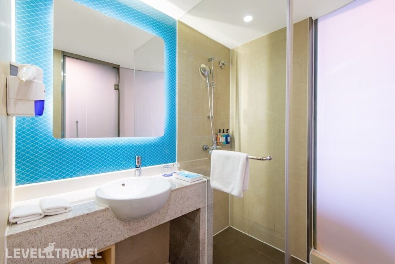 фотографии номера Улучшенный номер отеля Holiday Inn Express Putuo Shanghai в Китай(Шанхай) - фото №5